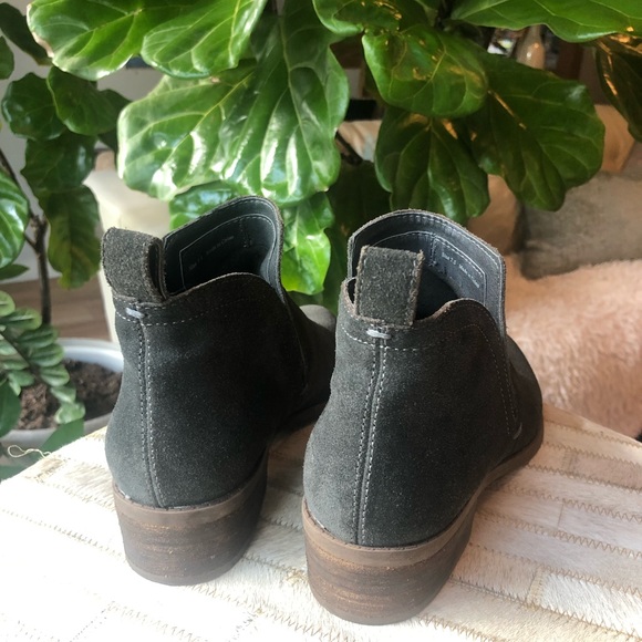 Gray sueded leather DOLCE VITA. Like new condition. Only worn a couple of times. - Picture 3 of 7